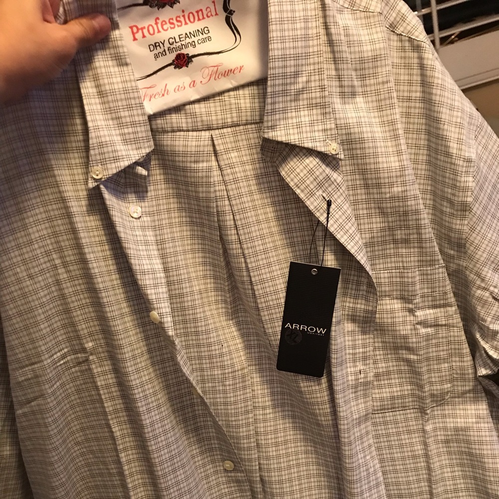 Button down - Picture 2 of 3